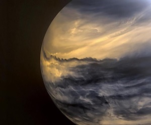 生物が住める環境でない劣悪の金星の大気中に生命の痕跡を検出？