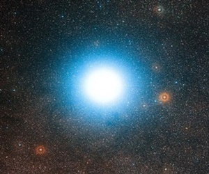 秋の星空で唯一の一等星フォーマルハウトは惑星形成中の原始恒星系だった