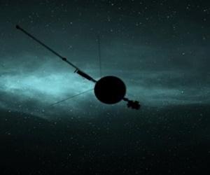 ボイジャー1号と2号の現在地と太陽系脱出後に向かう目的地までの距離と時間